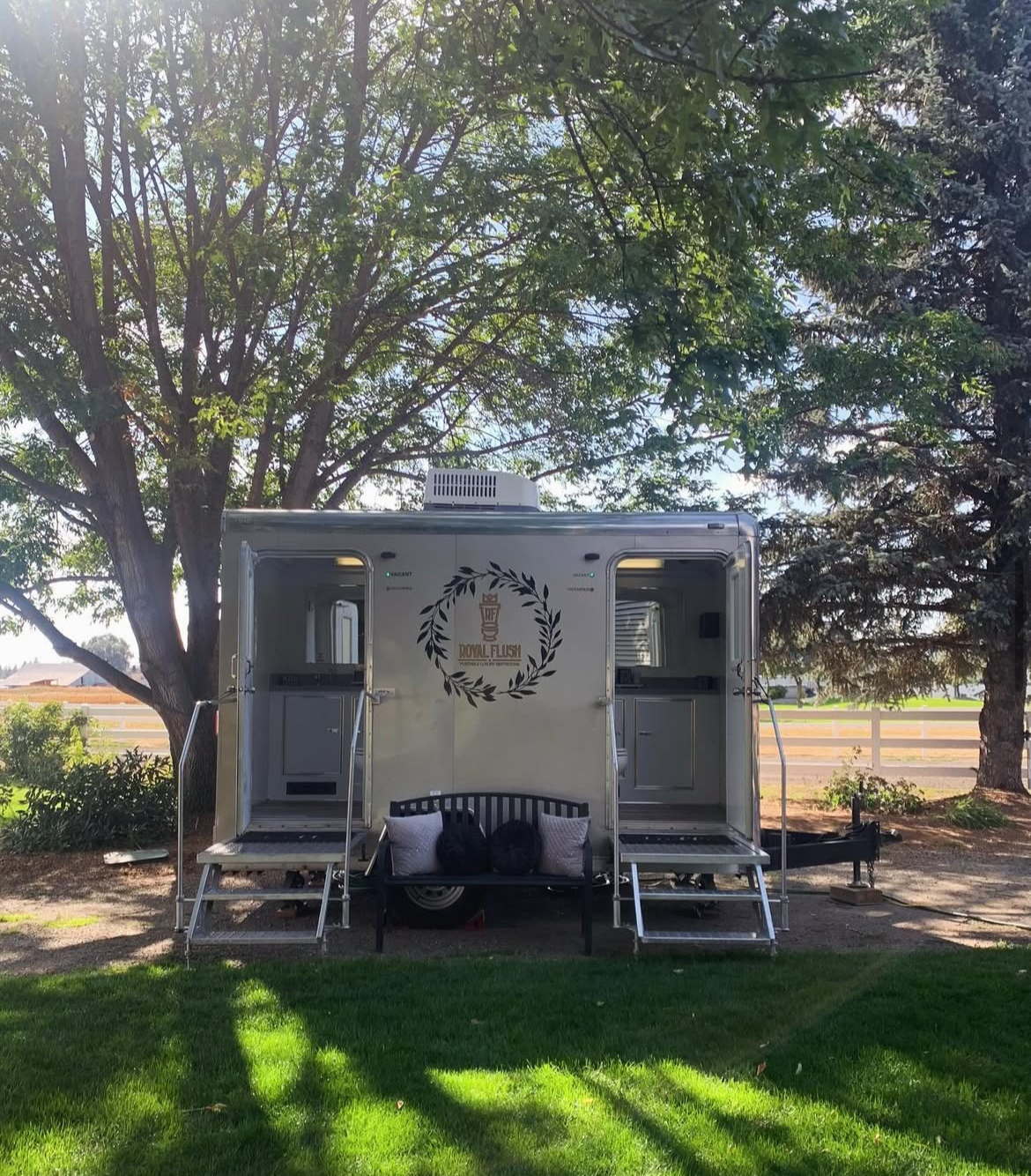 luxury-loo-bathroom-trailer